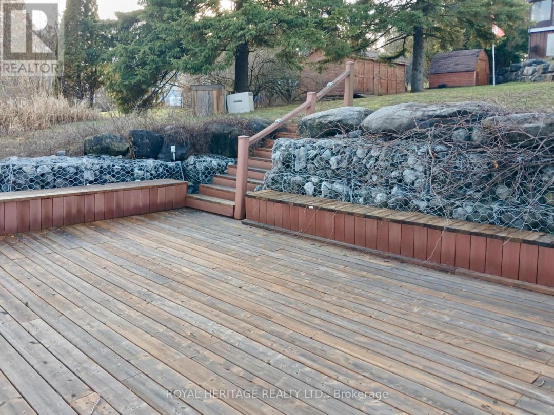205 PIRATES GLEN DRIVE, Pigeon Lake
