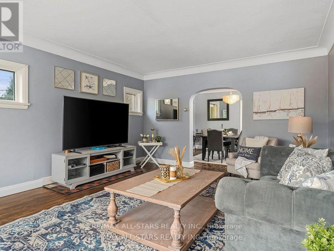 61 FRANCIS STREET E, 
