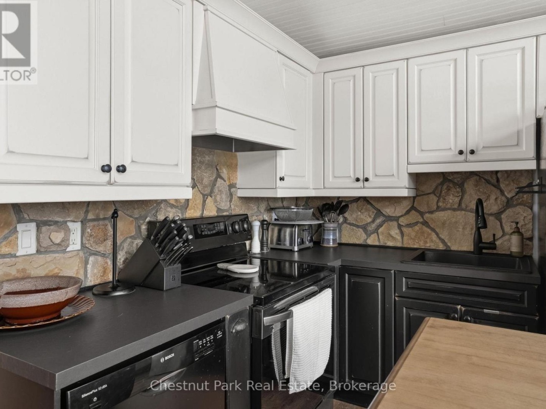 305 SALMON LAKE ROAD, Salmon Lake