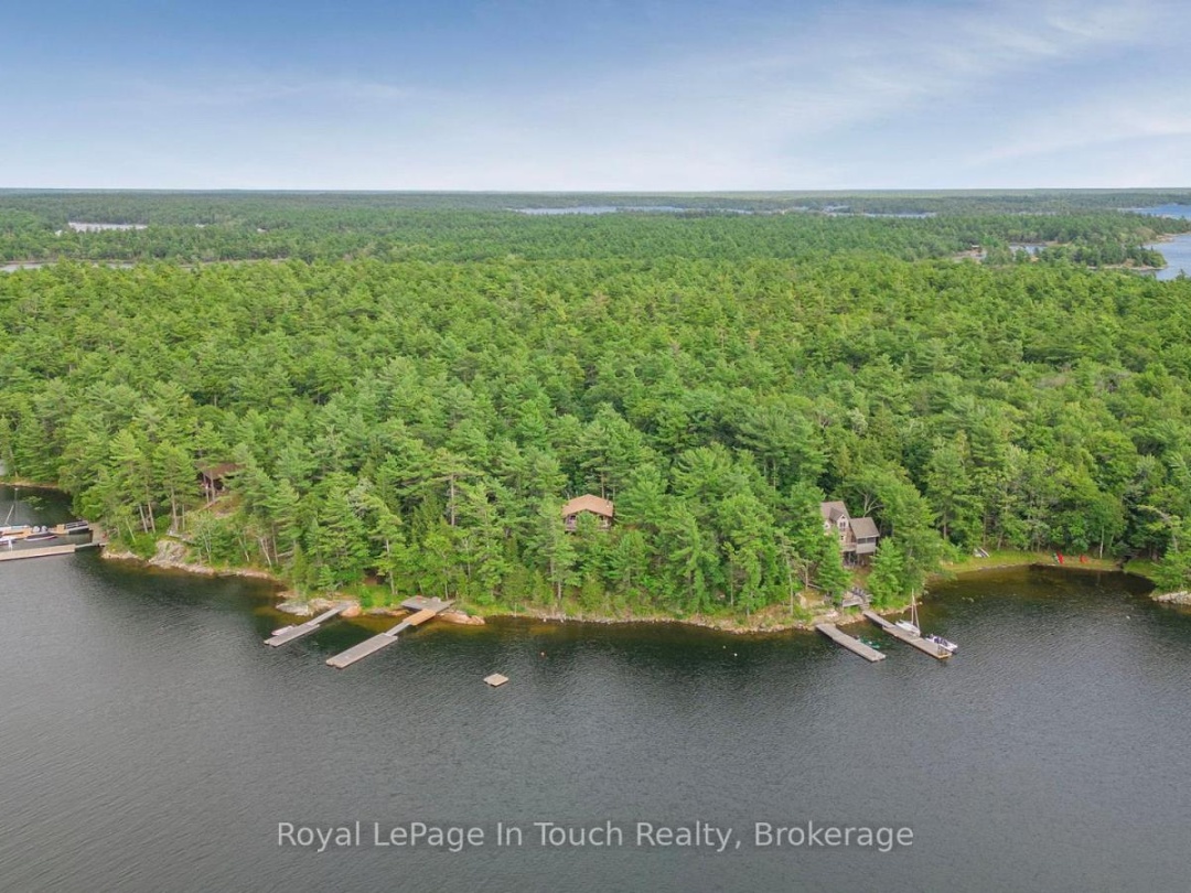 B207-10 WAHSOUNE ISLAND, Georgian Bay
