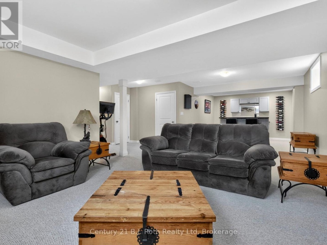 24 HUNTER AVENUE, Tay (Victoria Harbour)