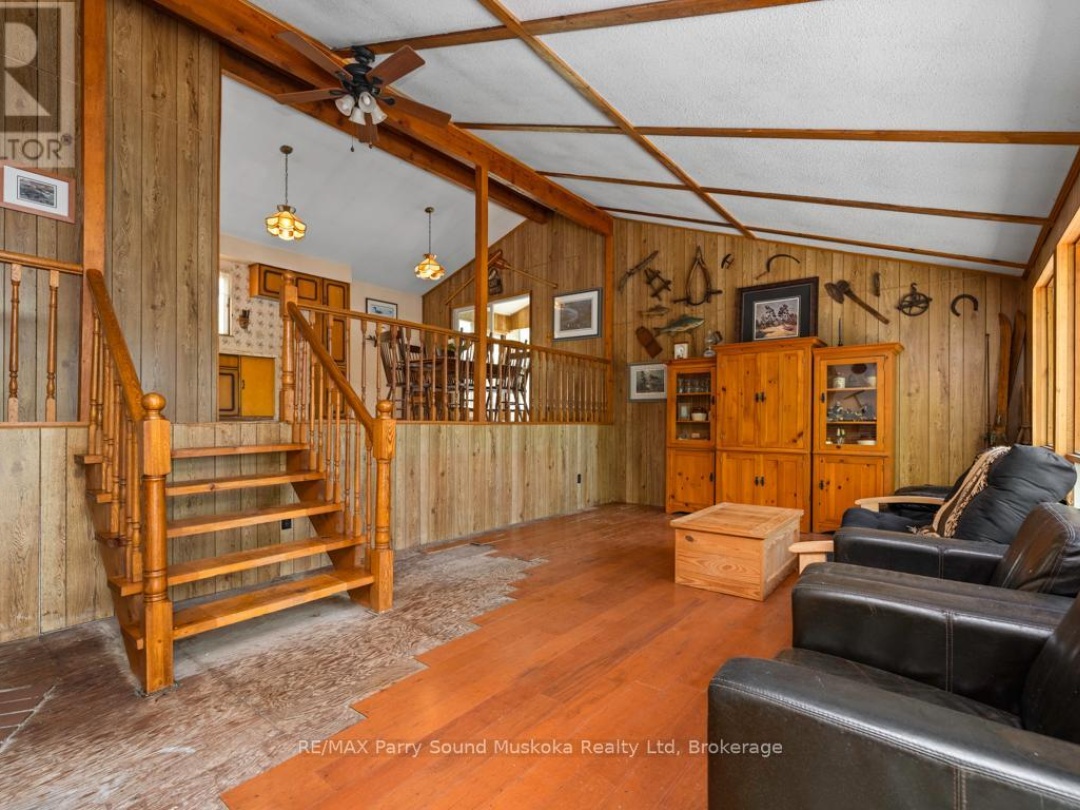 33 HOUSTON LANE, Otter Lake