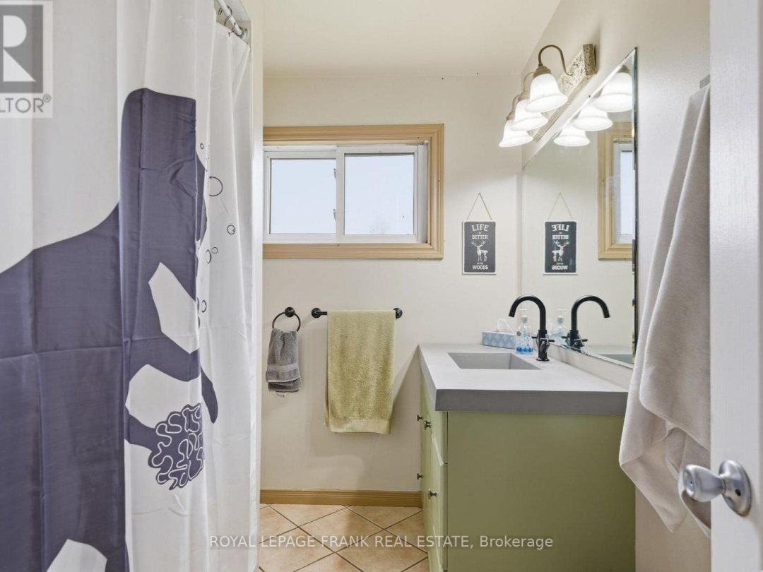 879 LINDEN VALLEY ROAD, Kawartha Lakes (Mariposa)
