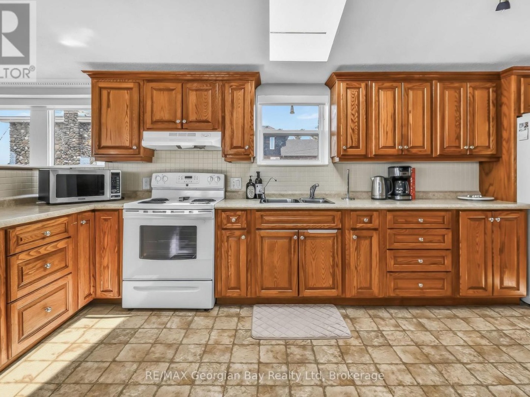 12 ROBINS POINT ROAD, Georgian Bay