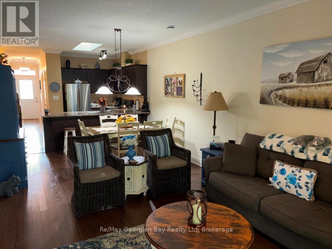 10 MAPLE COURT, 