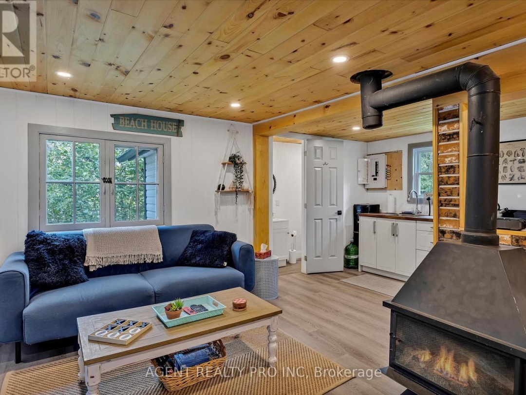 21 ORIOLE ROAD, Cameron Lake