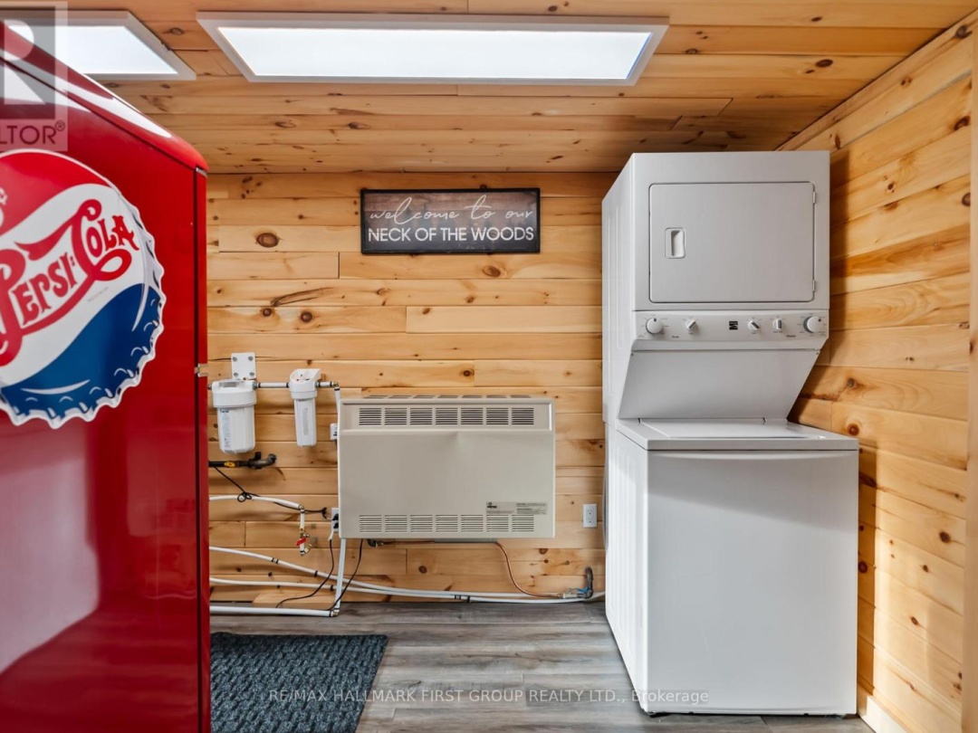 402 STEENBURG LAKE ROAD S, 