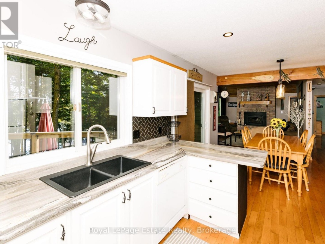 1157 BETWEEN LAKES TRAIL, 
