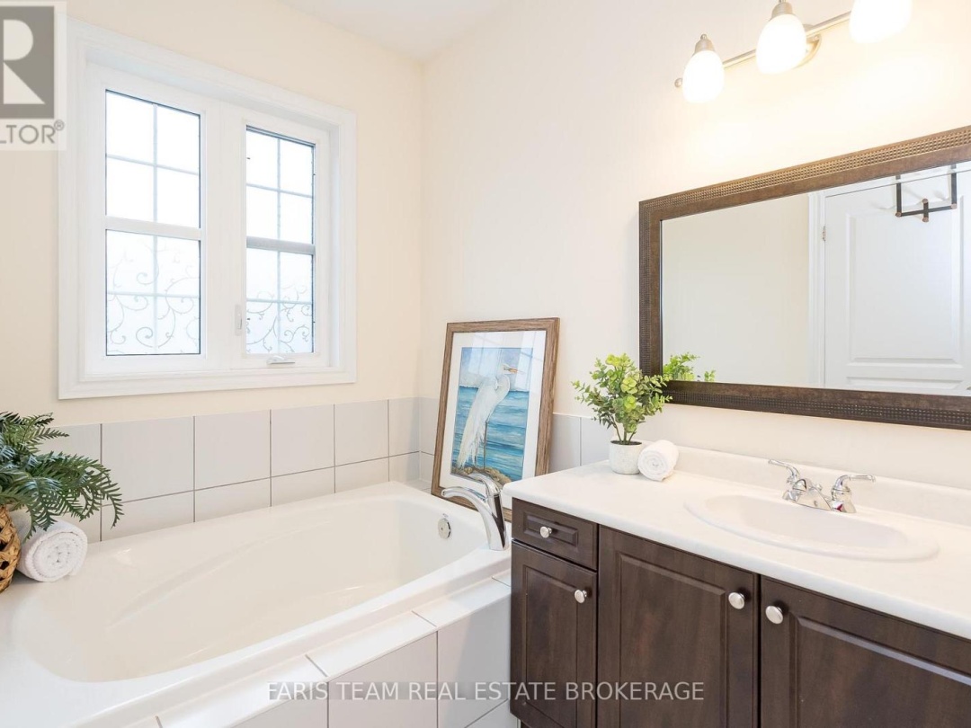 145 WYCLIFFE COVE, Tay (Victoria Harbour)