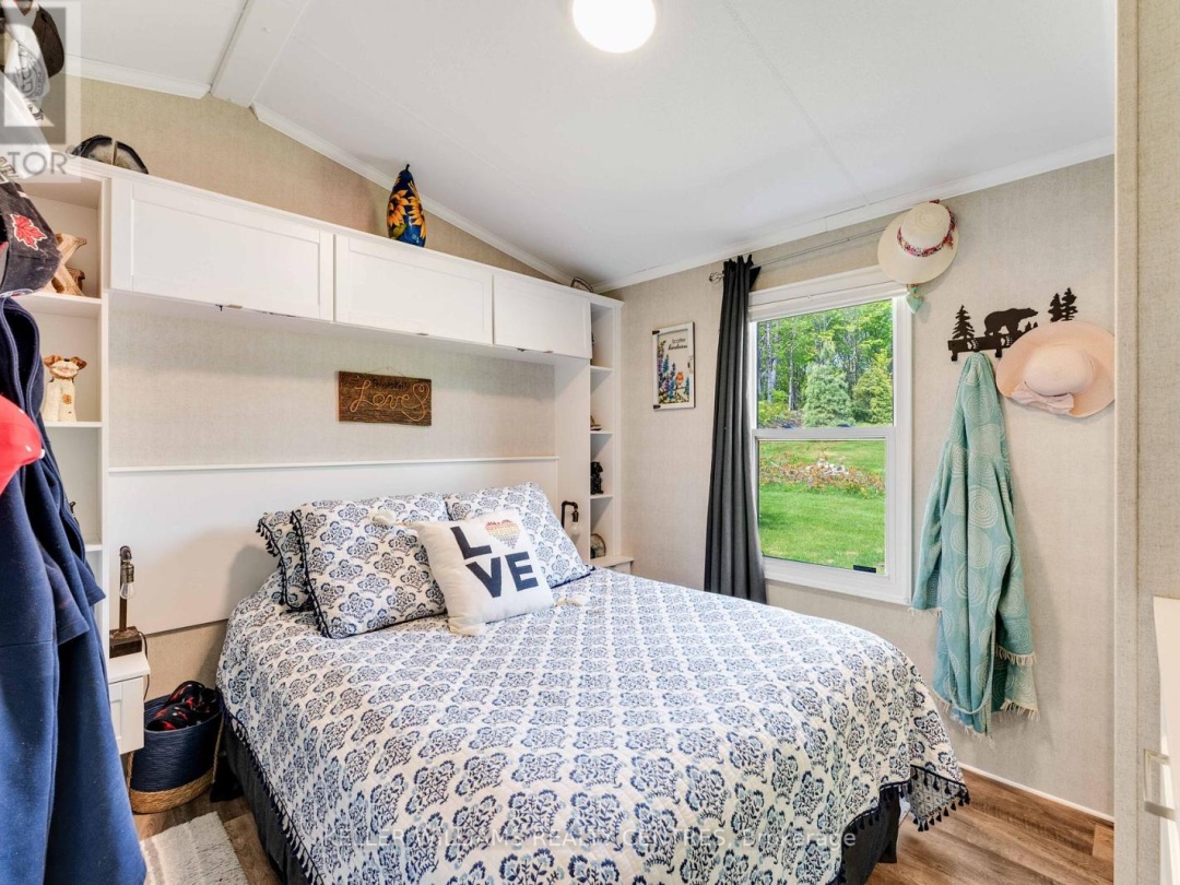 #38 LAKERIDGE - 1047 BONNIE LAKE CAMP ROAD, Bracebridge (Macaulay)