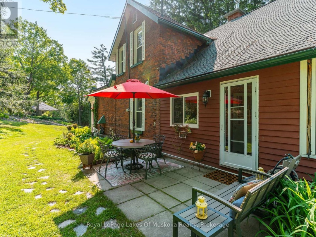 229 FRASERBURG ROAD, Bracebridge (Macaulay)