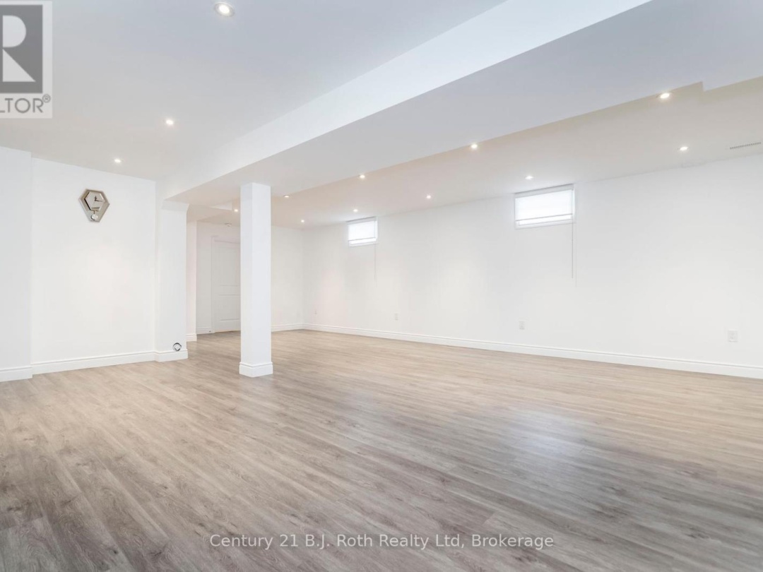 4 CHARLIE RAWSON BOULEVARD, Tay (Victoria Harbour)