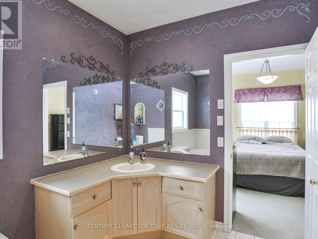 2811 STEPHEN DRIVE, Lake Simcoe