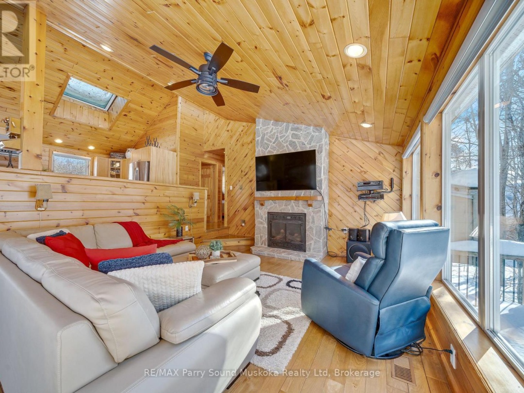 587 CENTRE ROAD, Manitouwabing Lake