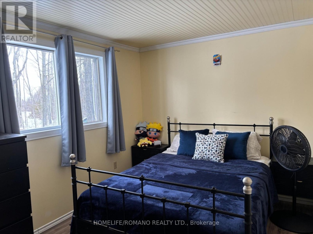 15 PLEASURE STREET, Sturgeon Lake