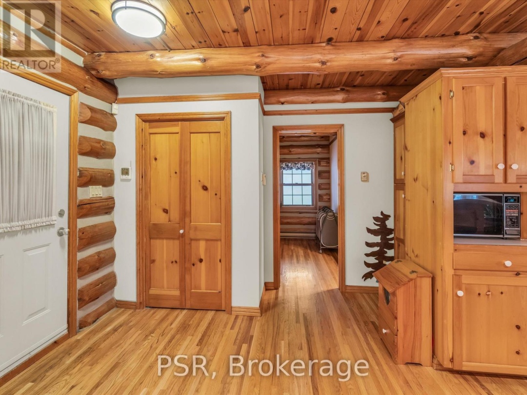 1040 AMELIA CRESCENT, 