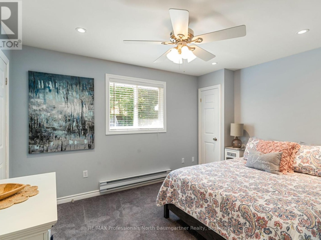 1086 CAMERON LANE, 