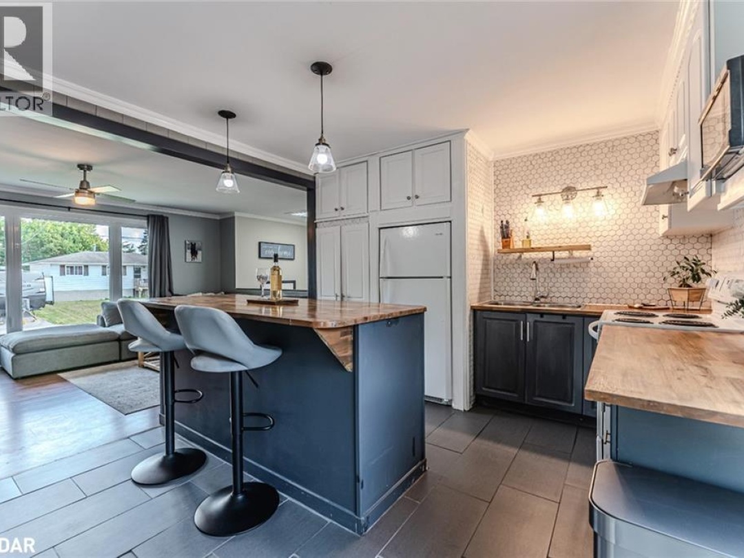 326 MCNICOLL Street, 