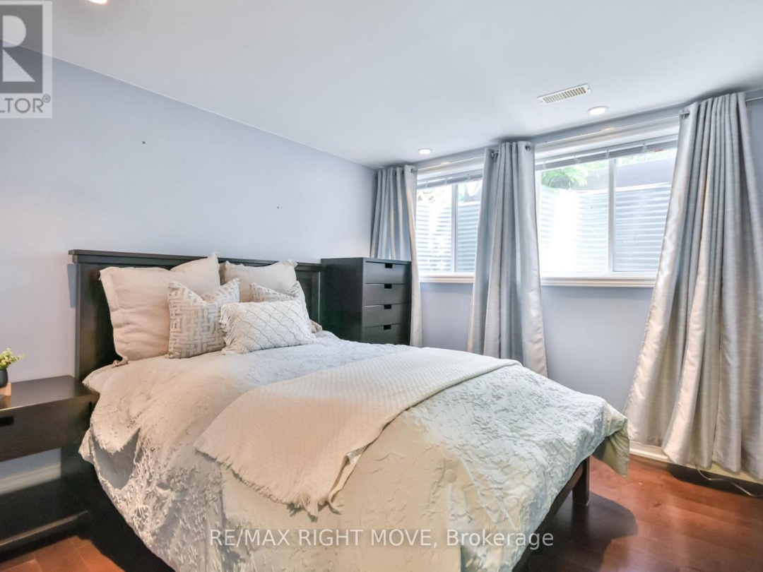 28 - 10 INVERMARA COURT, Lake Simcoe