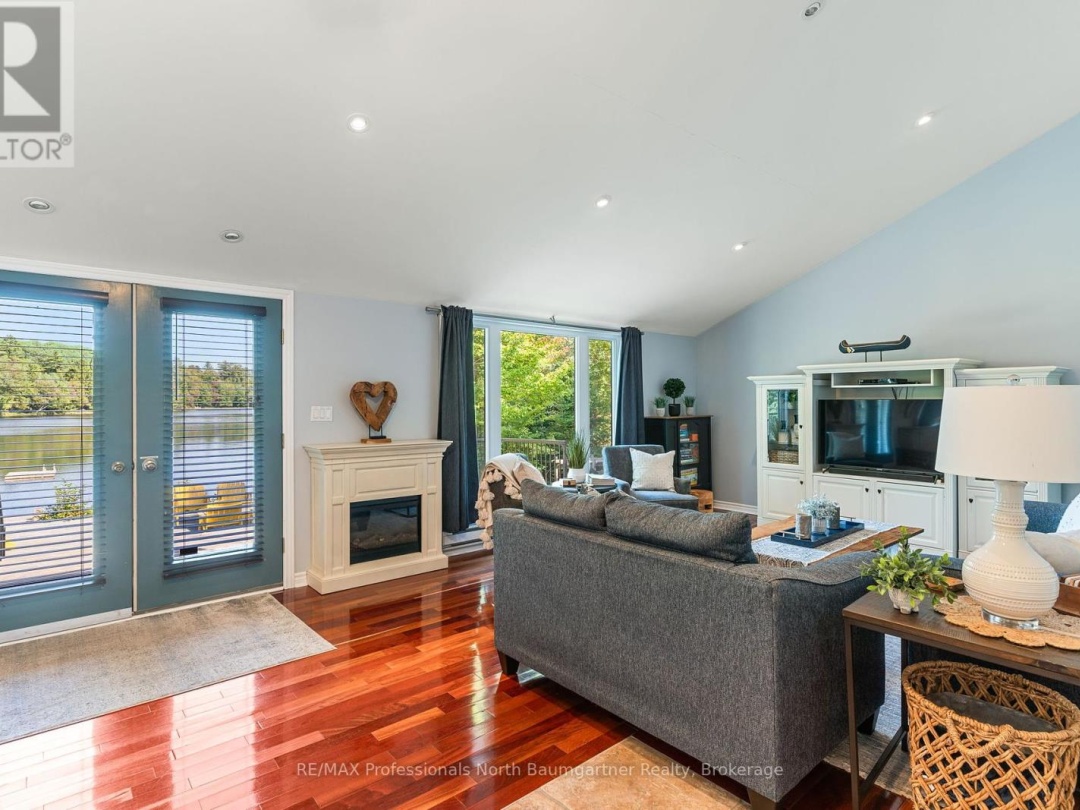1086 CAMERON LANE, 