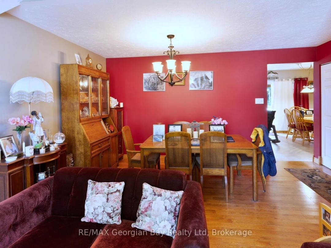 33 ANDERSON CRESCENT, 