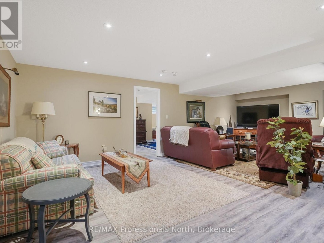 8 SERENITY PLACE CRESCENT, Huntsville (Chaffey)