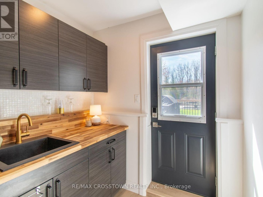 59 LANKIN BOULEVARD, Canal Lake
