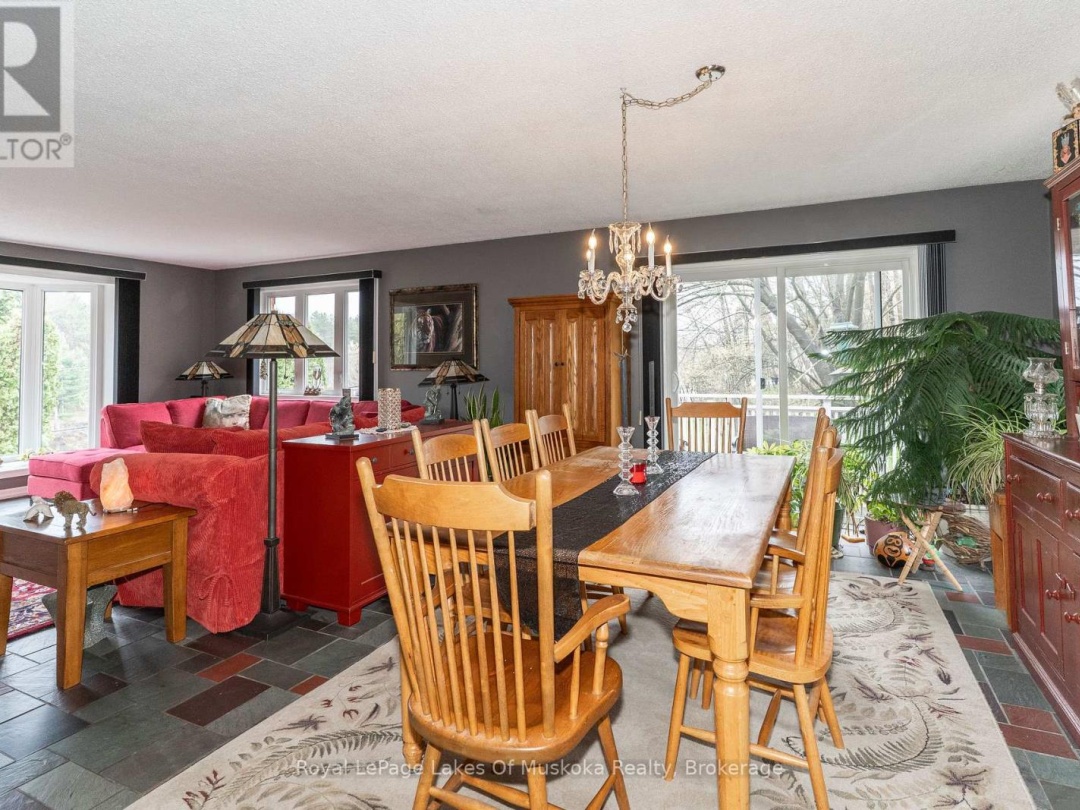 183 SANTAS VILLAGE ROAD, Muskoka River