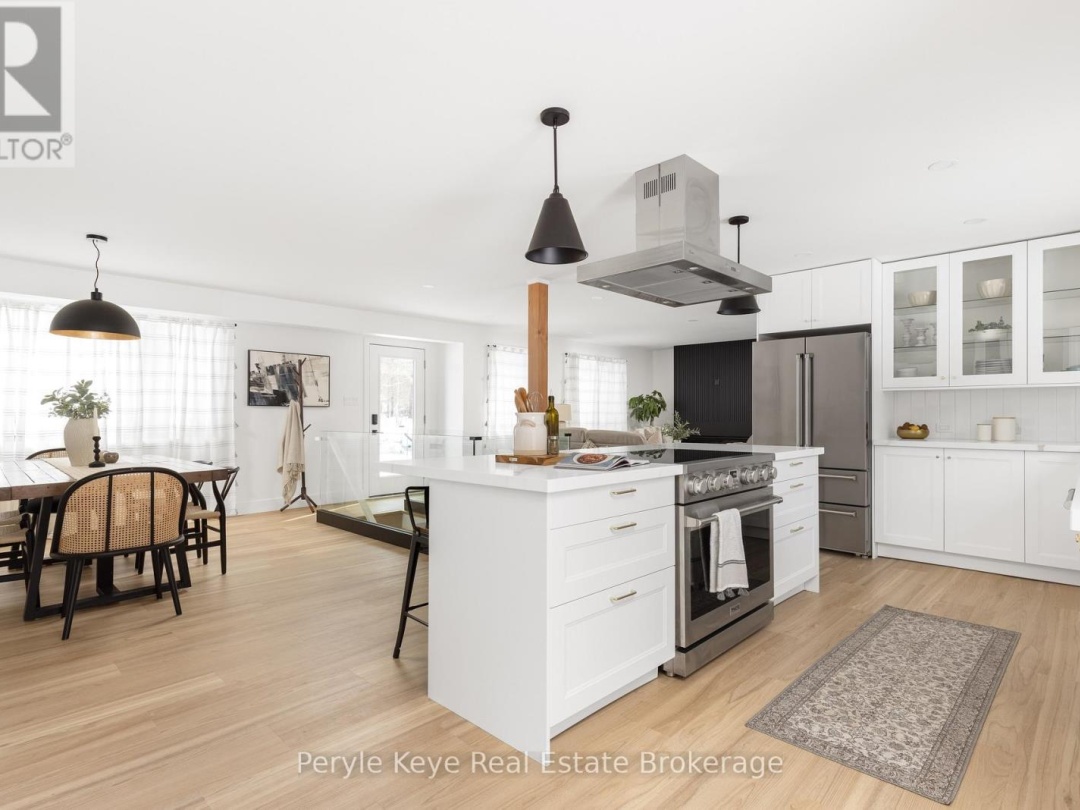 1290 CEDAR LANE, Bracebridge (Macaulay)