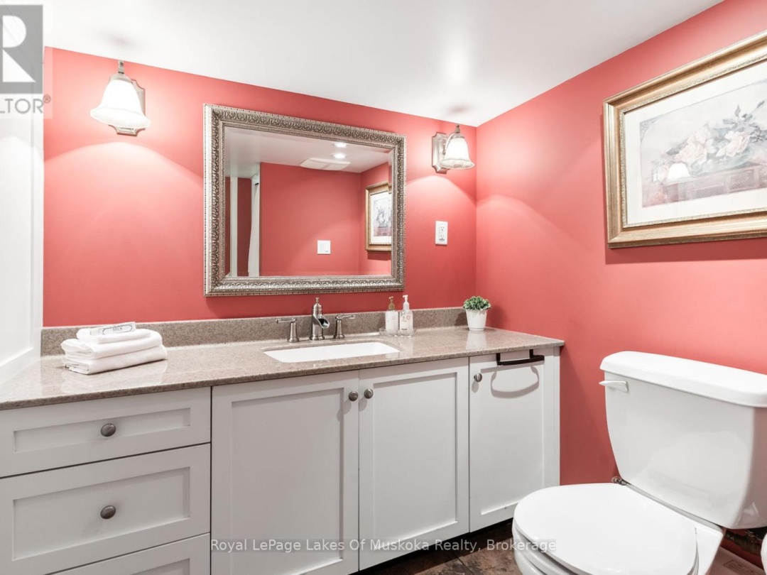 229 FRASERBURG ROAD, Bracebridge (Macaulay)