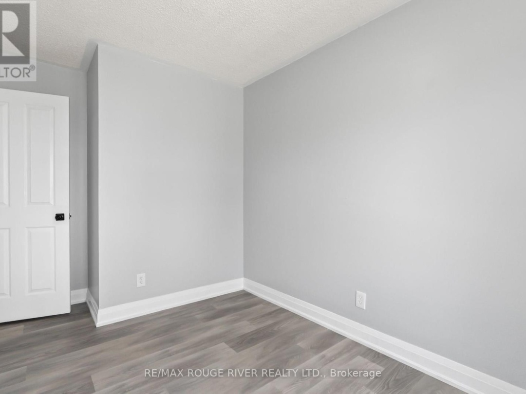 495 LAKELAND CRESCENT, 