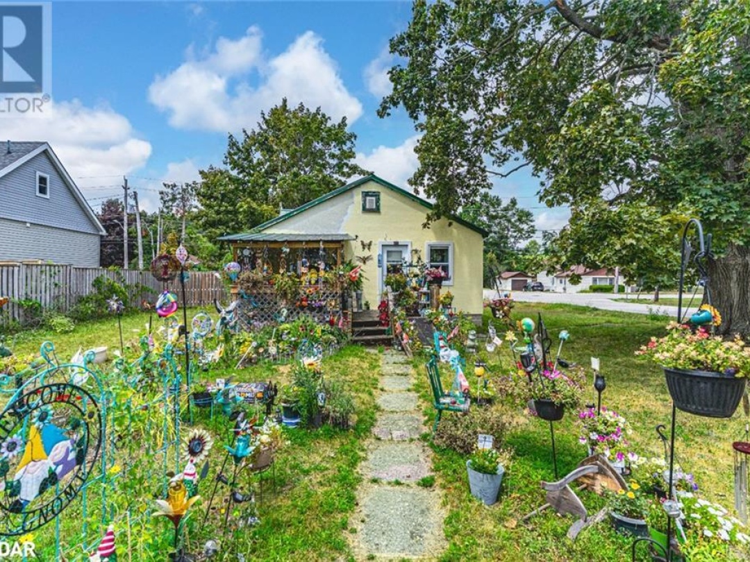 385 MARY Street, 