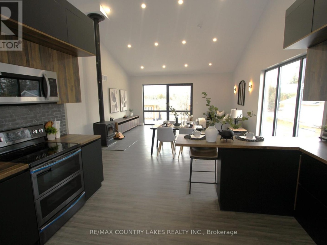 264 MCGUIRE BEACH ROAD, Canal Lake