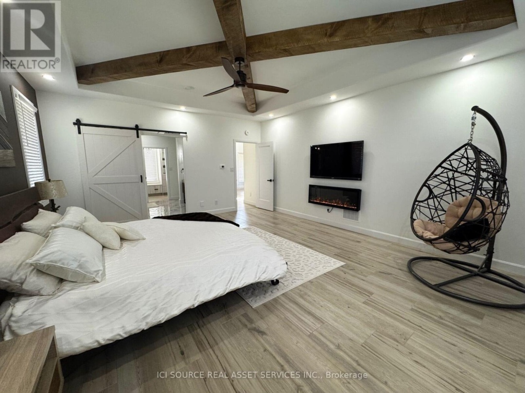 18 SWAN LANE, 