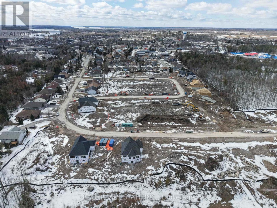 1 HEMLOCK CRESCENT, Kawartha Lakes (Bobcaygeon)