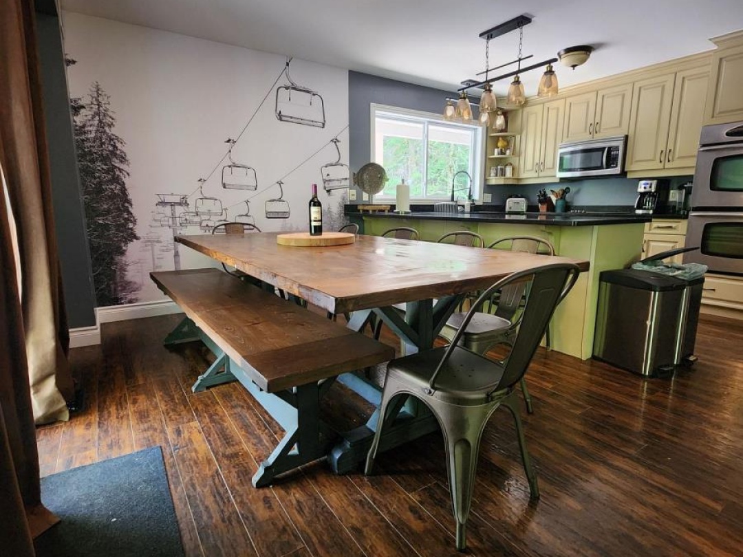 1042 SKI RIDGE TRAIL, 