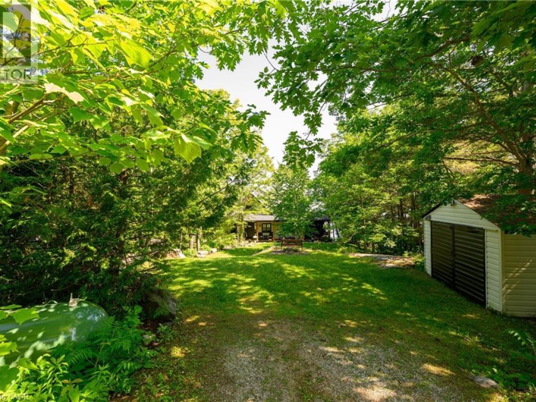 990 HASKETT'S Drive, Six Mile Lake