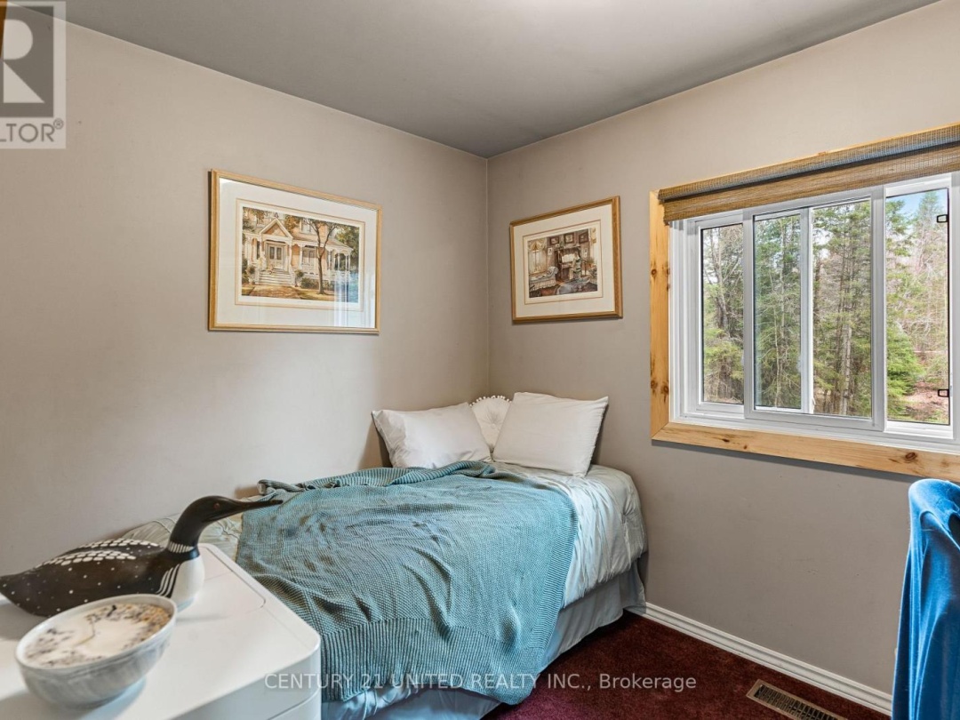 1001 ENGLISH CIRCLE, Tamarack Lake