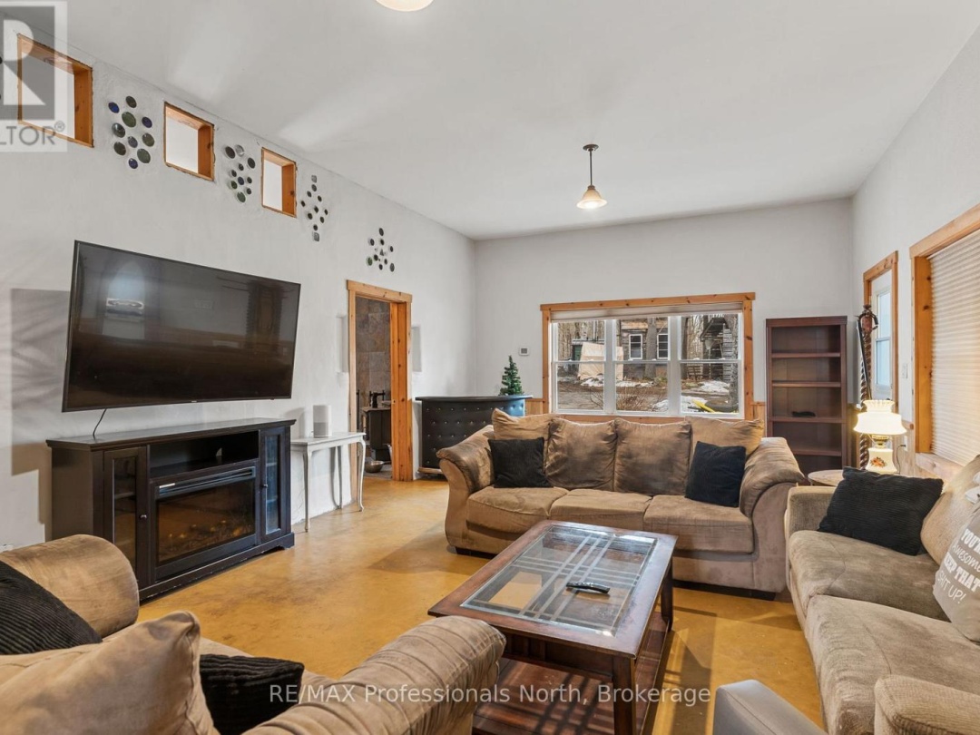 1127 BOBCAYGEON ROAD, Minden Hills (Anson)
