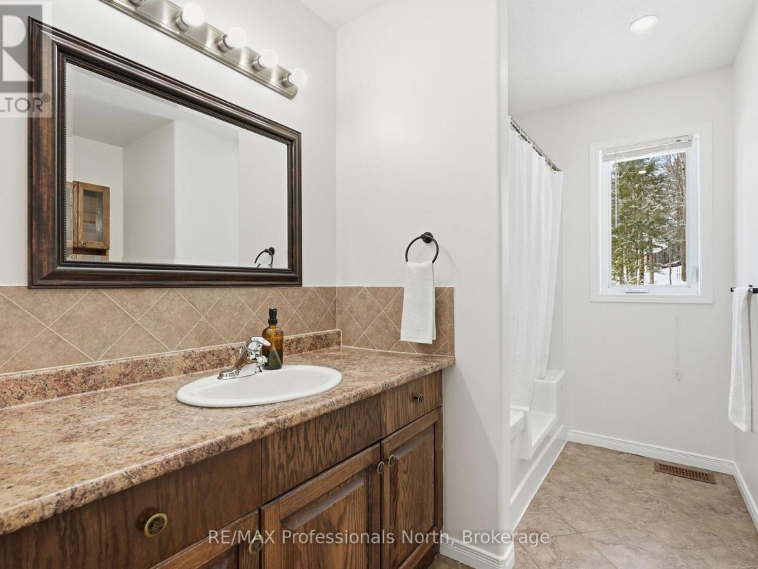 1036 POST ROAD, Bracebridge (Macaulay)