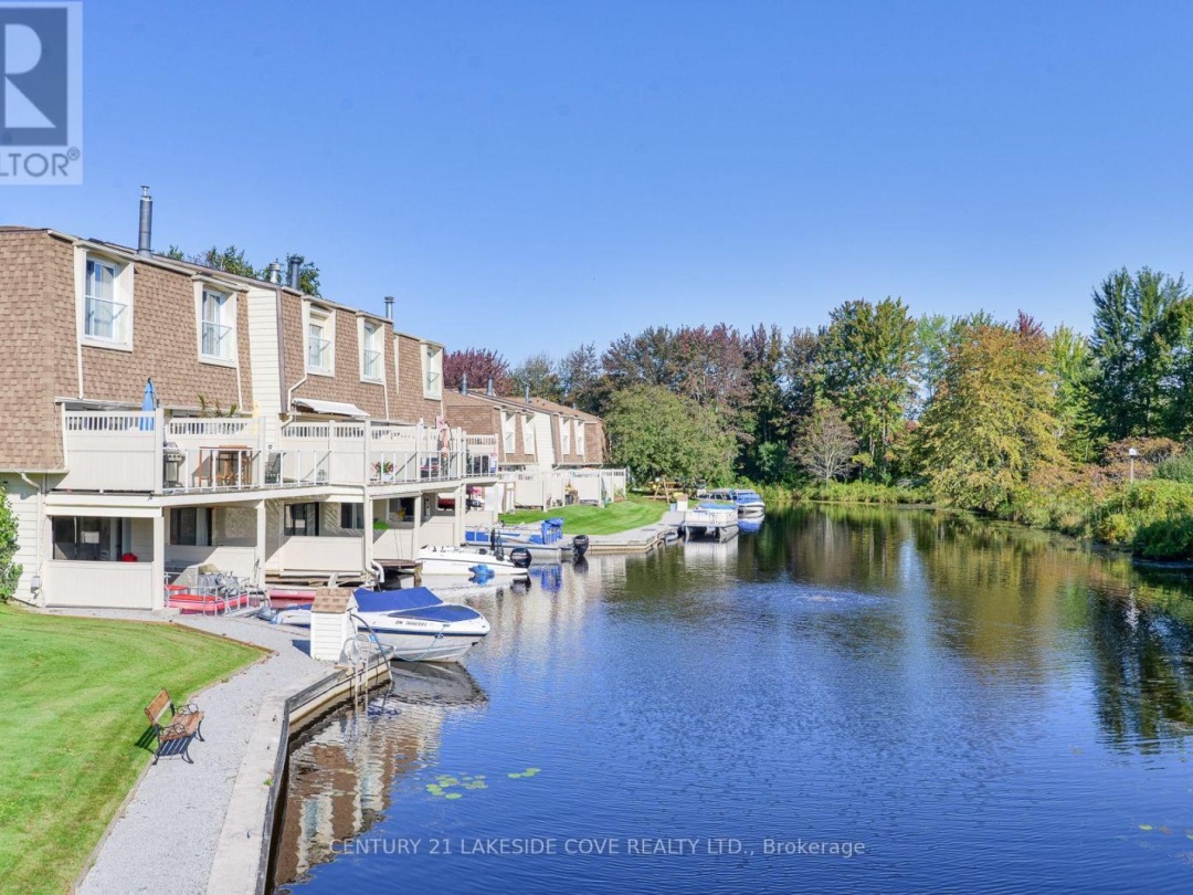 UNIT #6 - 4 PARADISE BOULEVARD, Lake Simcoe