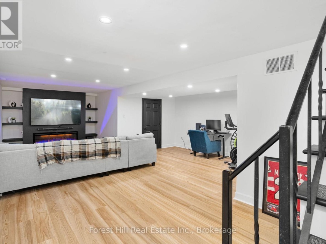 1 MAPLECREST COURT, Huntsville (Chaffey)