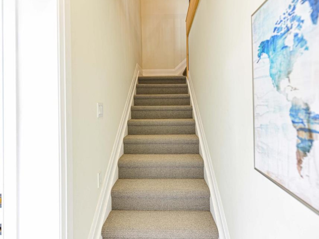 274 MISSISSAGA STREET W, 