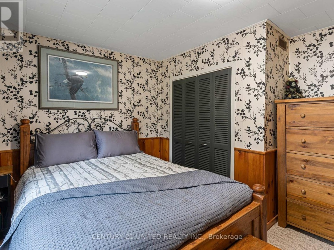 1001 ENGLISH CIRCLE, Tamarack Lake