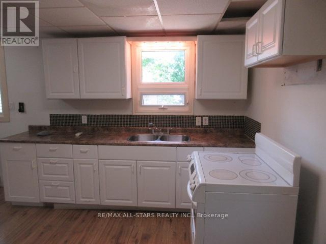 83 KING STREET W, 