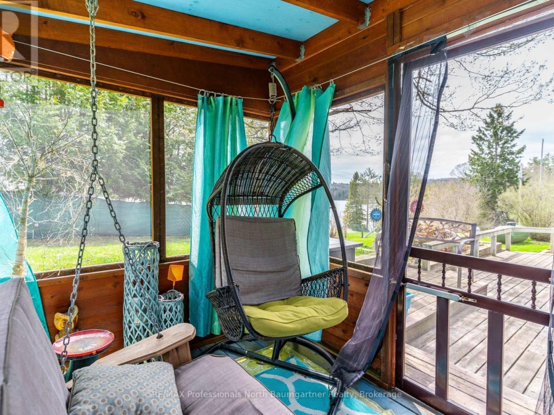 1093 REYNOLDS ROAD, Horseshoe Lake