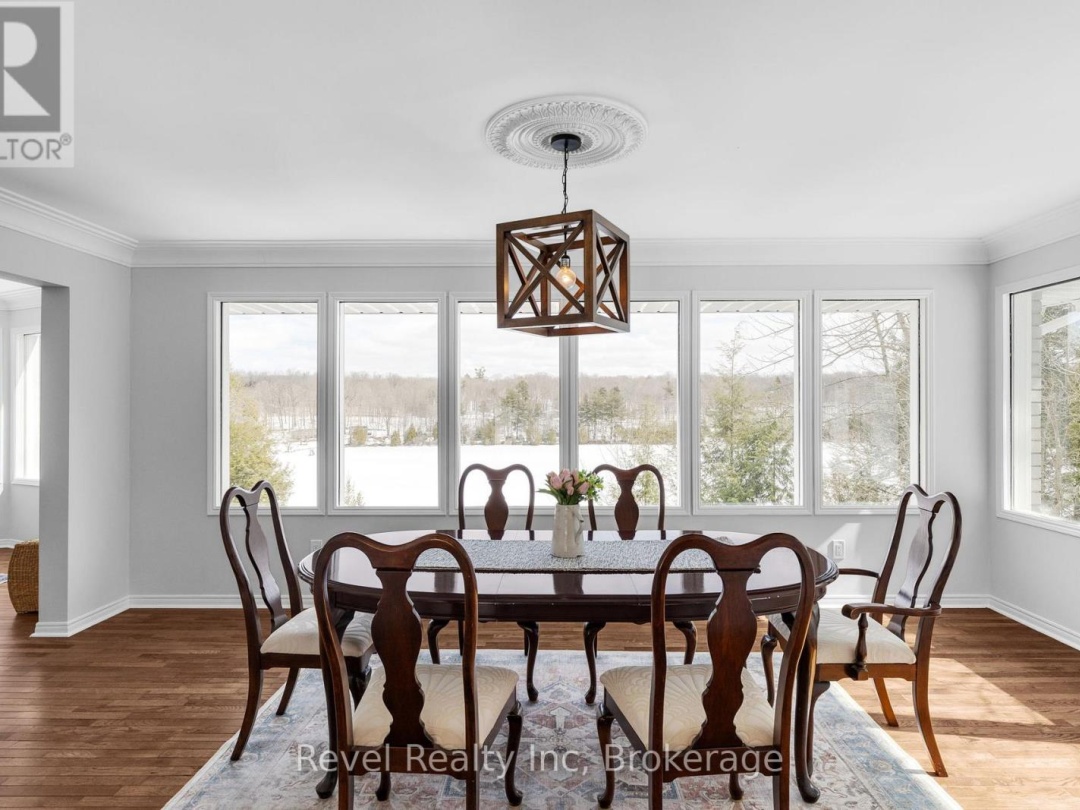 75 SILVER POINT DRIVE, Silver Lake