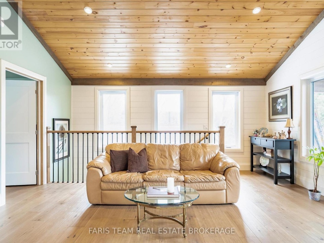 1520 ROSEMOUNT ROAD, Tay
