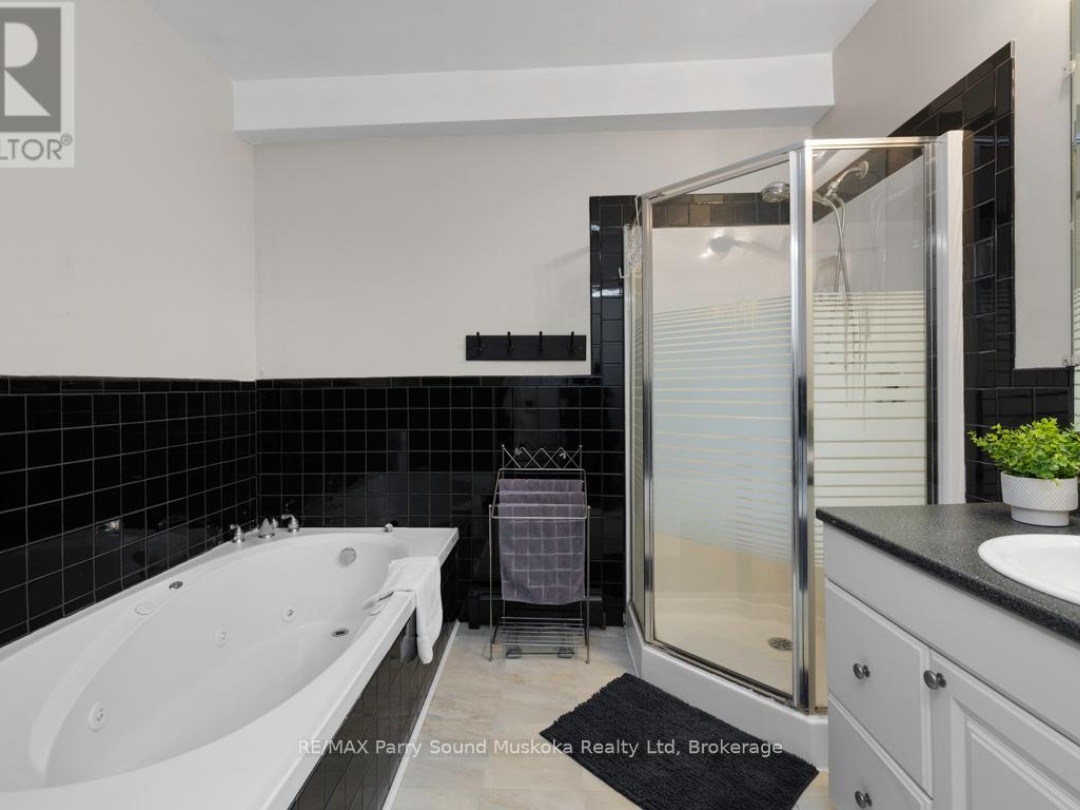 111 JAMES STREET, Parry Sound