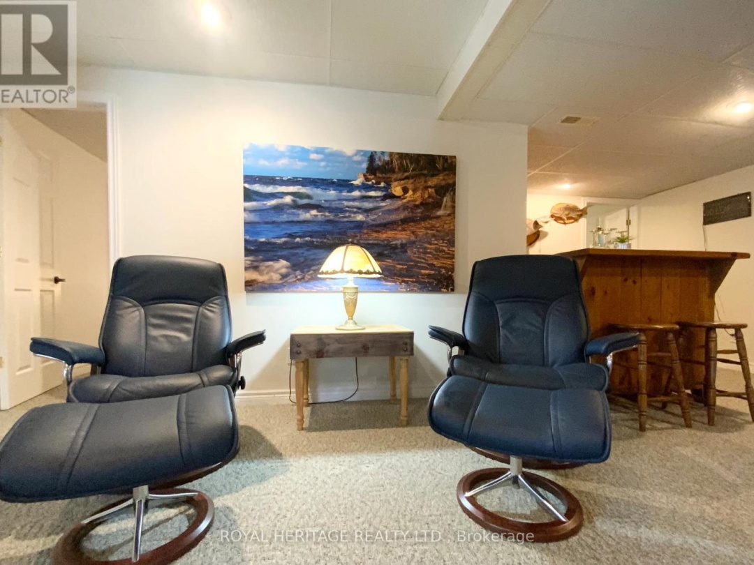 205 PIRATES GLEN DRIVE, Pigeon Lake